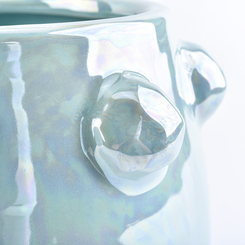 Blue ceramic candle jar with iridescent effect glaze finish
Blue ceramic candle jar with iridescent effect glaze finish