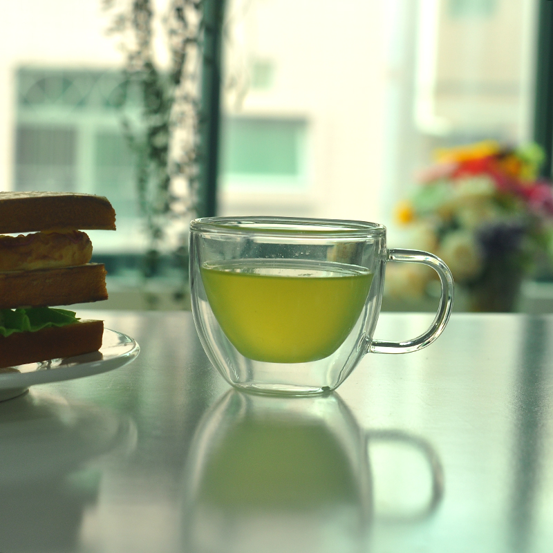 Short double-wall glass mug with handle
Short double-wall glass mug with handle