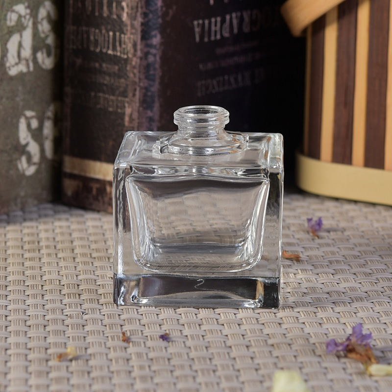 How is the glass perfume bottle of Sunny Glassware made? How is the glass perfume bottle of Sunny Glassware made?