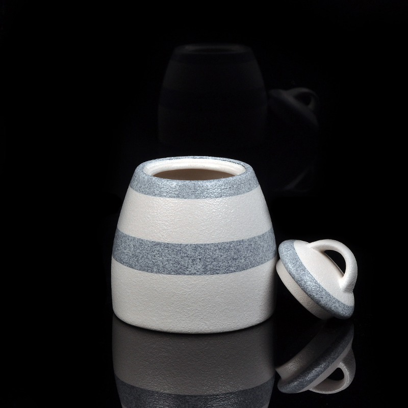 Ceramic candle jar with lid, white and grey cross stripe brief candle holder