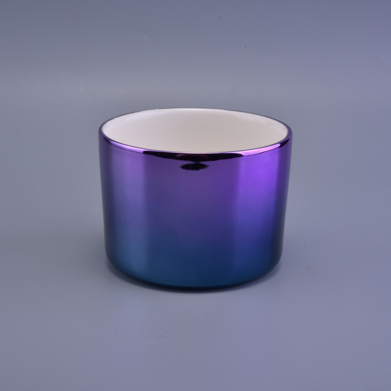 short ceramic round candle vessel with gradient glaze
short ceramic round candle vessel with gradient glaze