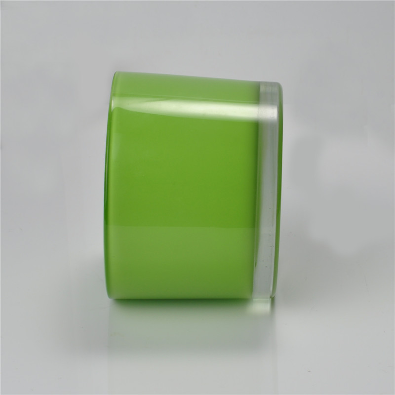 Green round straight-sided glass candle holder
Green round straight-sided glass candle holder