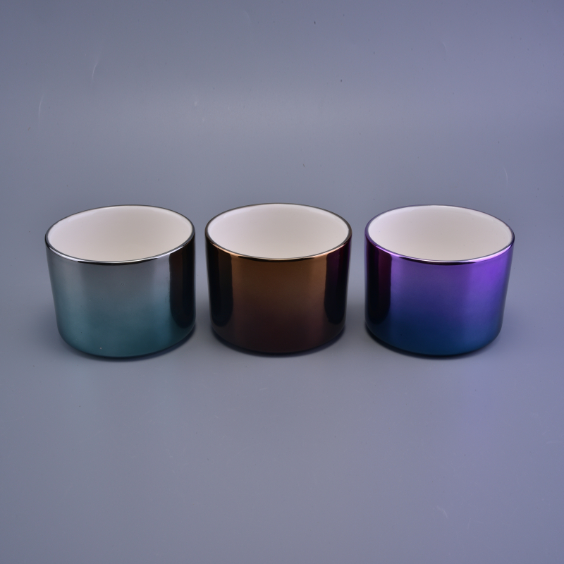 short ceramic round candle vessel with gradient glaze
short ceramic round candle vessel with gradient glaze