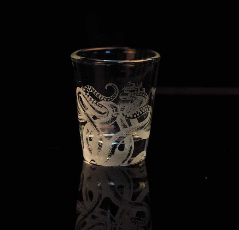 Short glass cup with printing