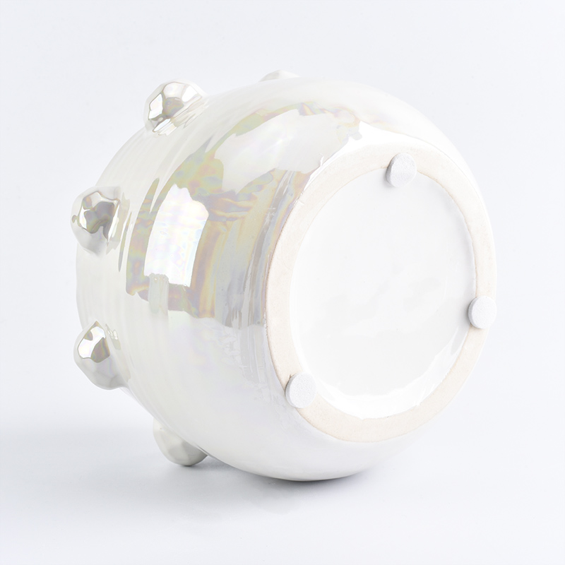 white shiny ceramic candle jar with emboss
white shiny ceramic candle jar with emboss