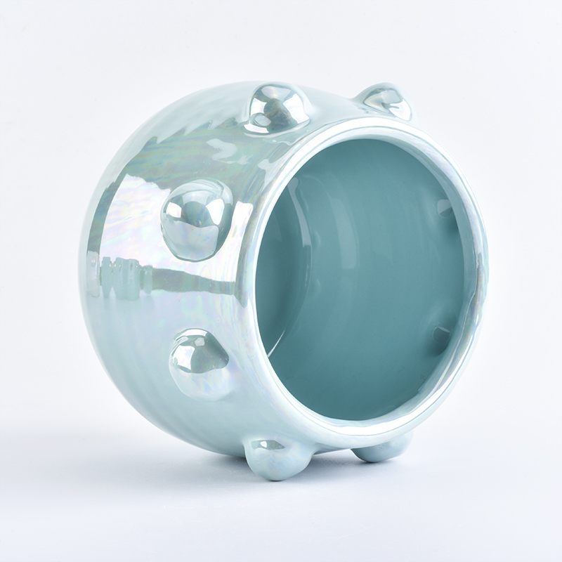 Blue ceramic candle jar with iridescent effect glaze finish
Blue ceramic candle jar with iridescent effect glaze finish