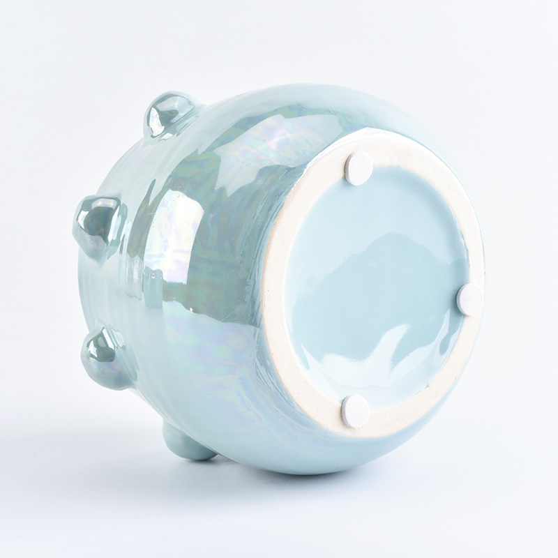 Blue ceramic candle jar with iridescent effect glaze finish
Blue ceramic candle jar with iridescent effect glaze finish