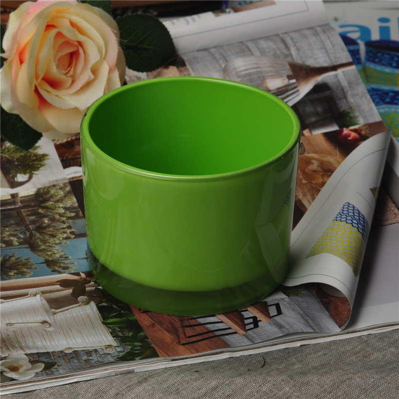 Green round straight-sided glass candle holder Green round straight-sided glass candle holder