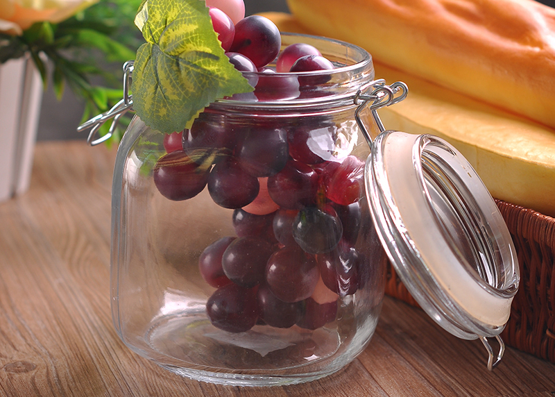 Clear glass straight-sided round jar 