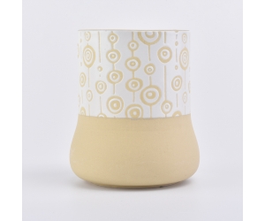 家庭装饰的黄色陶瓷蜡烛台