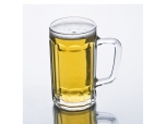 jarra de cerveza de vidrio transparente